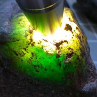会卡冰种翡翠原石 脱沙皮阳绿开窗料