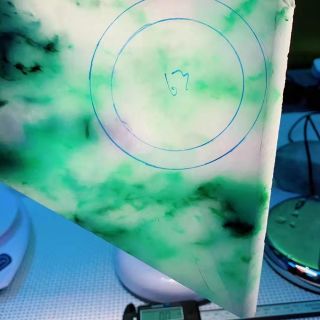 糯冰种翡翠原石淡春辣绿切片料