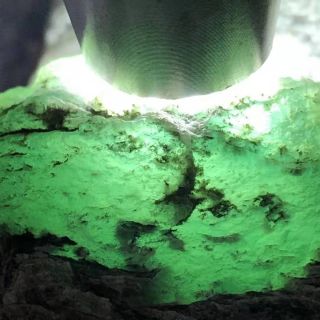 老坑冰晴绿翻砂皮翡翠原石