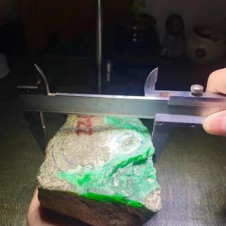 高冰种帝王绿翡翠原石开窗料
