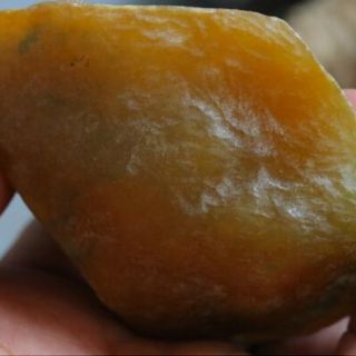 缅甸大马坎鸡油黄翡翠原石_大马砍脱沙翡翠原石