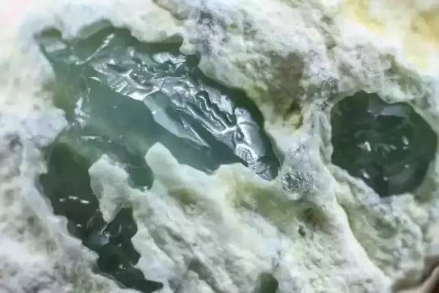 木那白盐沙翡翠原石