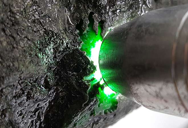 翡翠赌石后怎么加工  请资深专业师傅帮忙切割